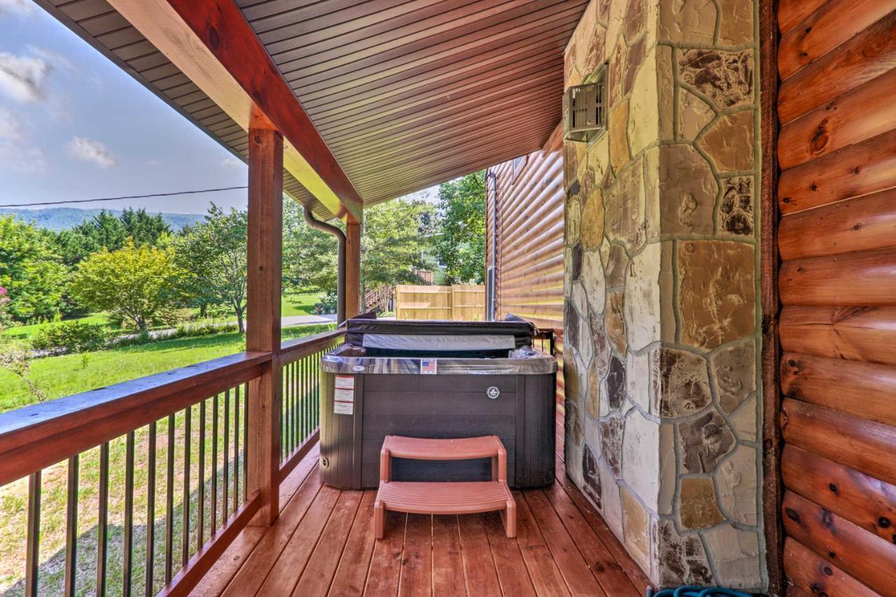 Sevierville Cabin Deck With Foosball And Hot Tub! Esterno foto