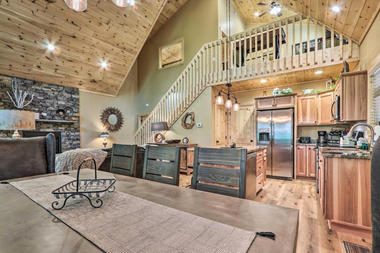 Sevierville Cabin Deck With Foosball And Hot Tub! Esterno foto